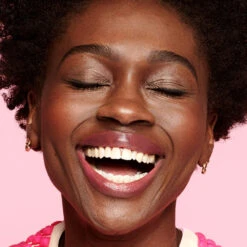 Benefit BADgal BANG! 24 Uur Oogpotlood Black 9 Benefit BADgal BANG! 24 Uur Oogpotlood Black -Plein 1042706 4