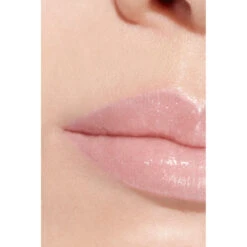 Chanel Rouge Coco Baume Lip Balm 912 Dreamy White 8 Chanel Rouge Coco Baume Lip Balm 912 Dreamy White -Plein 1046064 3
